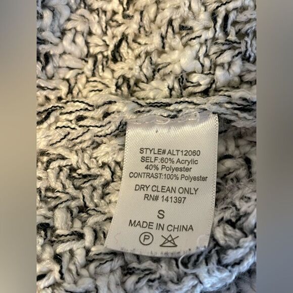 ASTR Gray Knit Marled Oversized Sweater with Lace Sleeve S - Picture 6 of 6